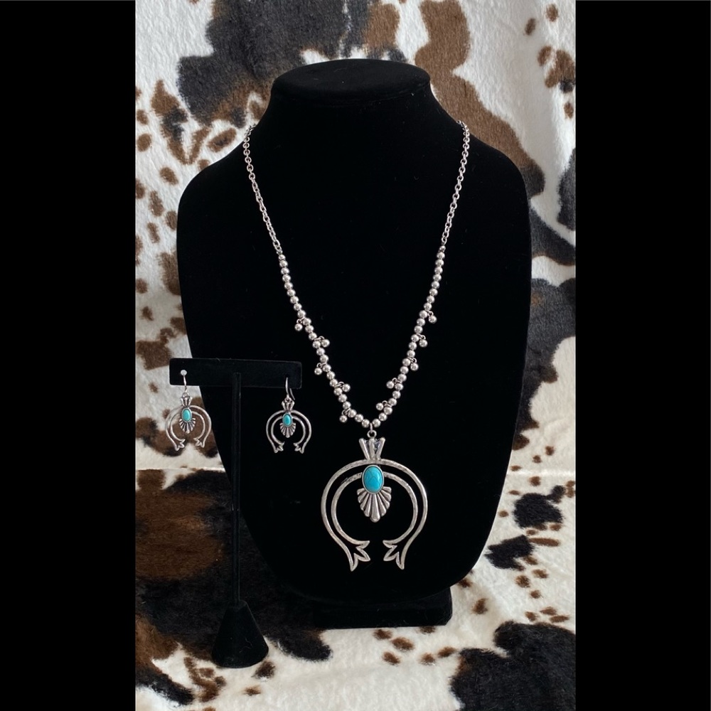 New Fashion Long Necklace w/ earrings